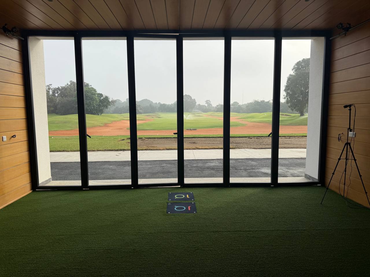 Système de plaques de force MINA Golf installé au Royal Golf Dar Es Salam — analyse biomécanique golf