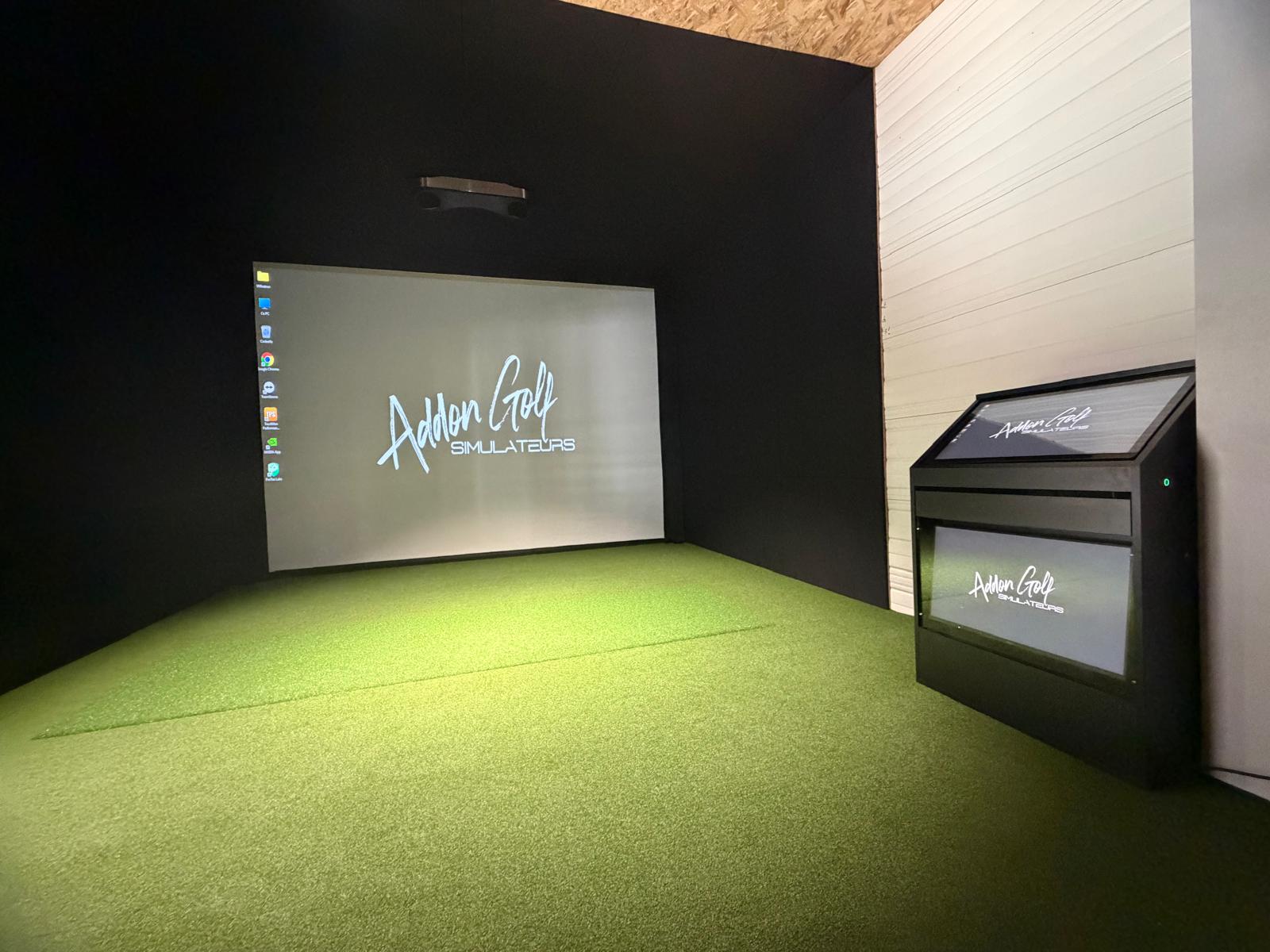 Centre Golf Lab Douvaine avec simulateur Addon Golf et borne tactile interactive