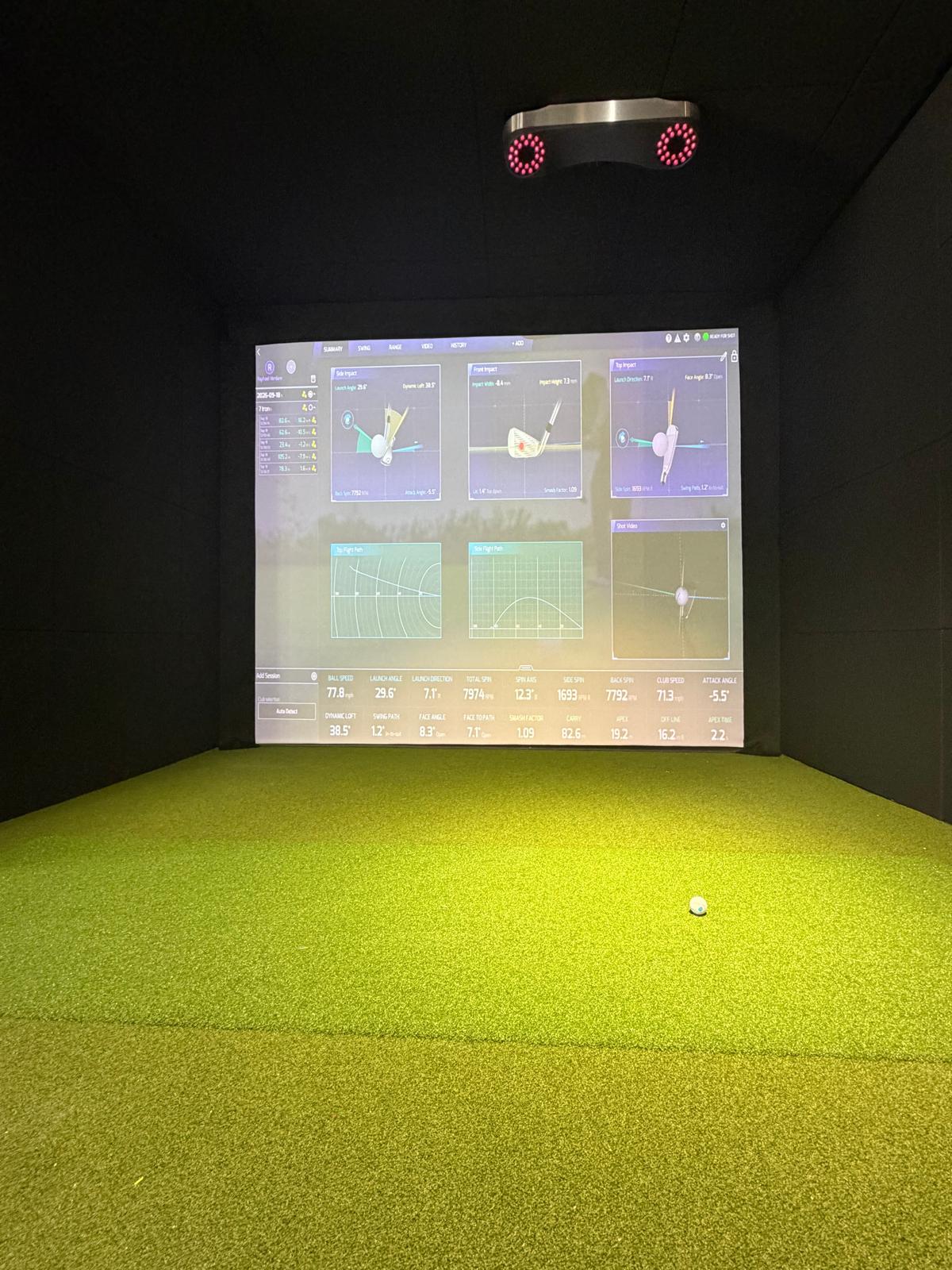 Simulateur ProTee VX au Golf Lab de Douvaine avec données de swing affichées à l'écran