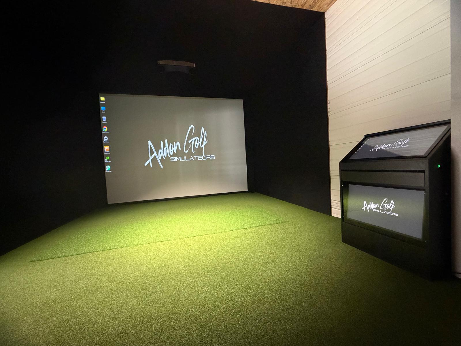 Bay simulateur de golf au Golf Lab Douvaine aménagé par Addon Golf