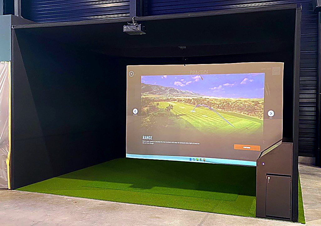 Elite Cage full black avec écran de projection et borne tactile, Le Multiplex Pontarlier