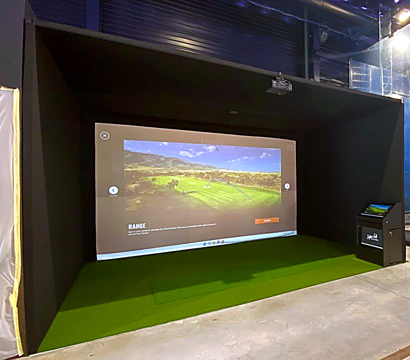 Borne tactile Addon Golf et tapis Teeline Five Stars dans la cage de Pontarlier